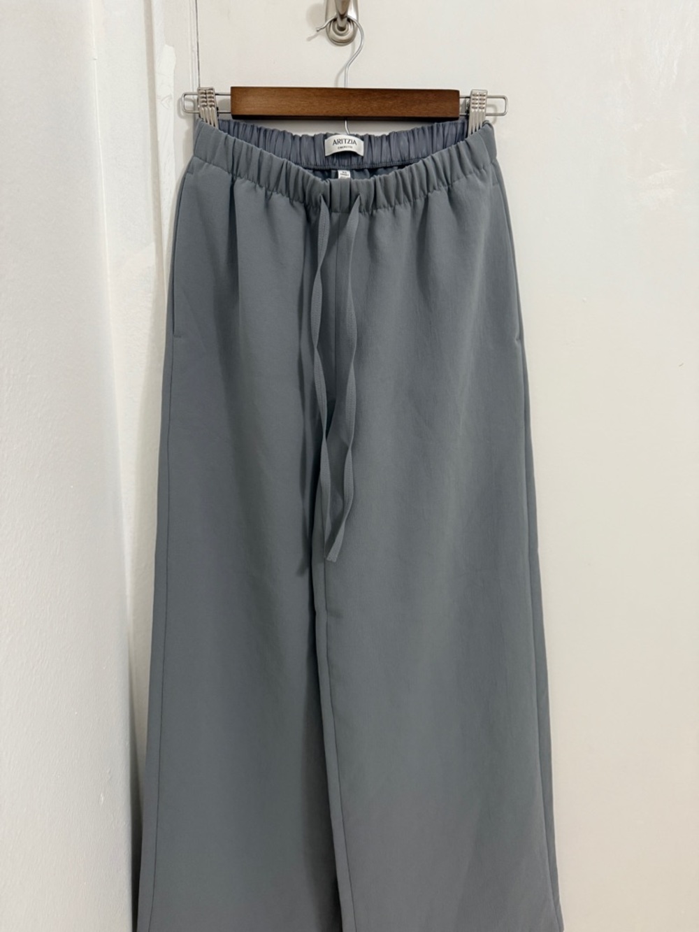 Aritzia Wilfred The Lodge Pants- Crepette- Riverstone Grey - Size XS Short
